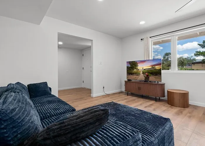 Modern 5br Retreat L Cozy L Spacious Work-friendly Holiday home Sierra Vista