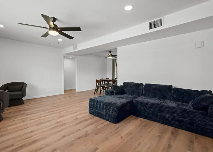 Modern 5br Retreat L Cozy L Spacious Work-friendly Holiday home Sierra Vista