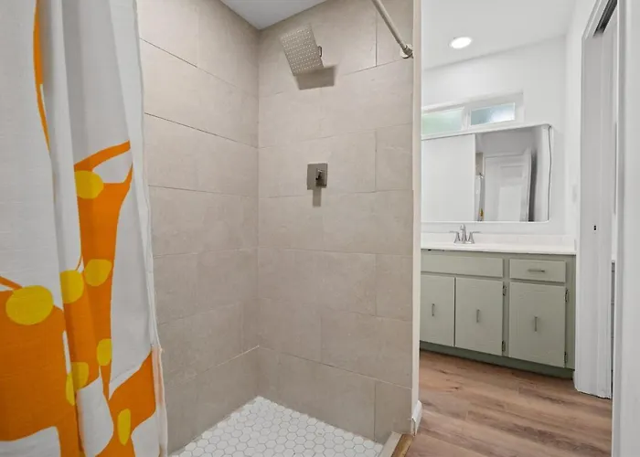 Holiday home Modern 5br Retreat L Cozy L Spacious Work-friendly *