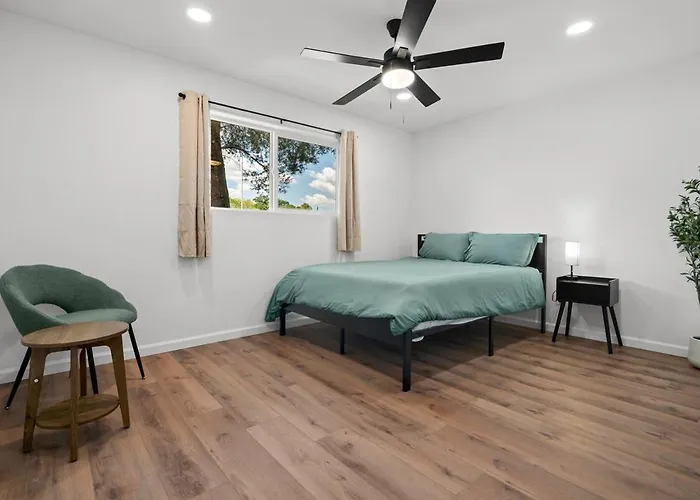 Holiday home Modern 5br Retreat L Cozy L Spacious Work-friendly *