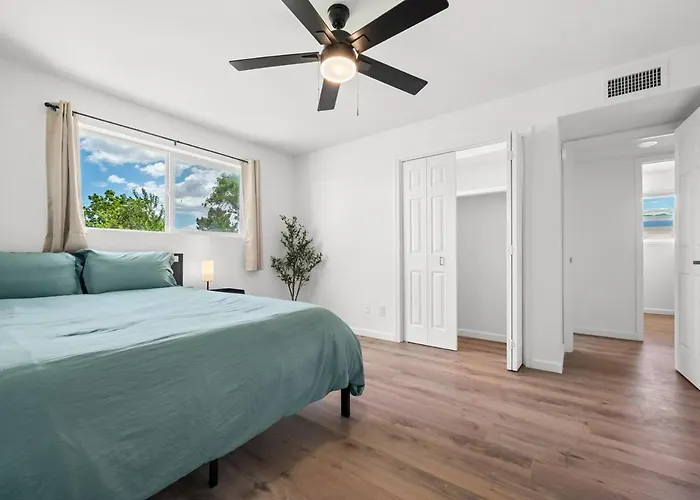 Modern 5br Retreat L Cozy L Spacious Work-friendly Sierra Vista