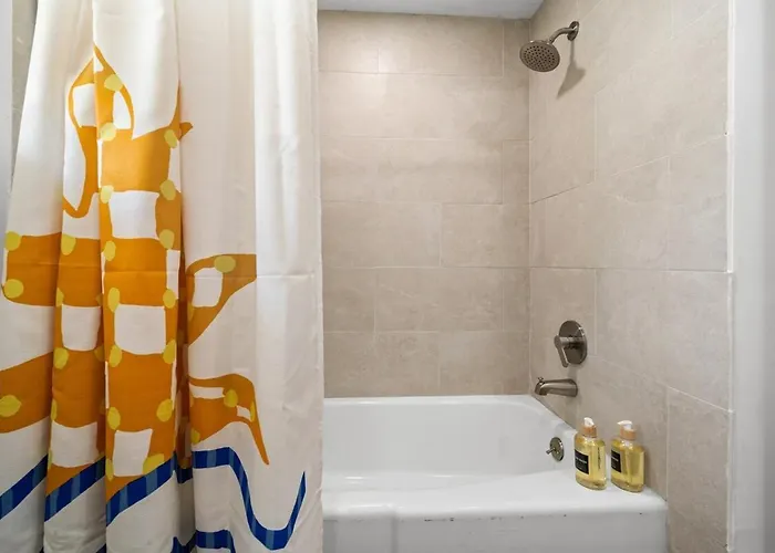 Modern 5br Retreat L Cozy L Spacious Work-friendly Sierra Vista