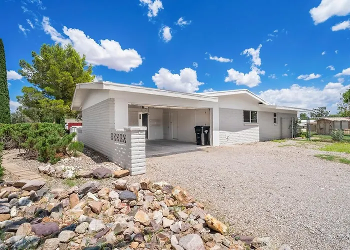 Holiday home Modern 5br Retreat L Cozy L Spacious Work-friendly
