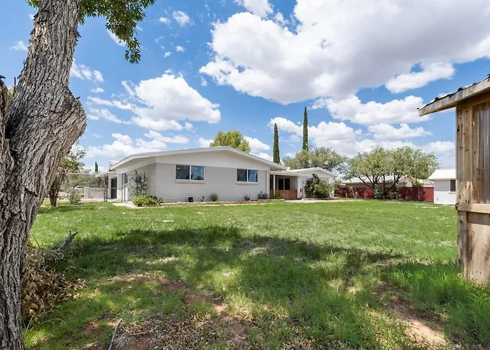 Modern 5br Retreat L Cozy L Spacious Work-friendly Holiday home Sierra Vista