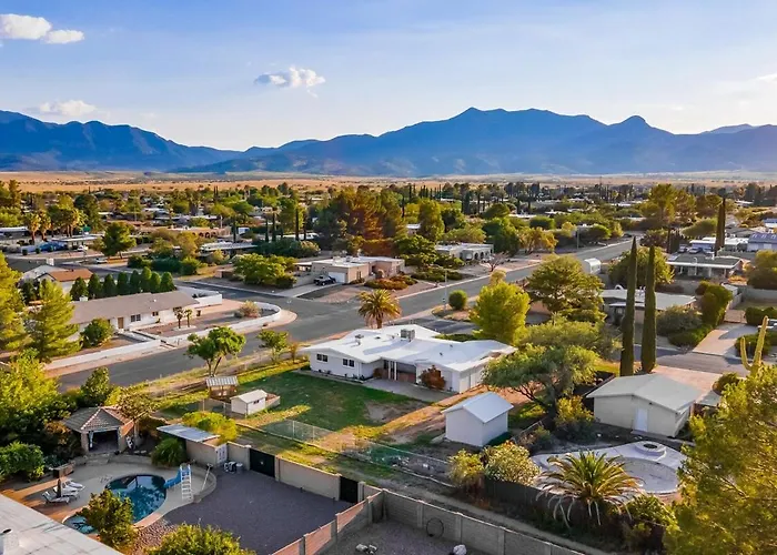 Modern 5br Retreat L Cozy L Spacious Work-friendly Holiday home Sierra Vista